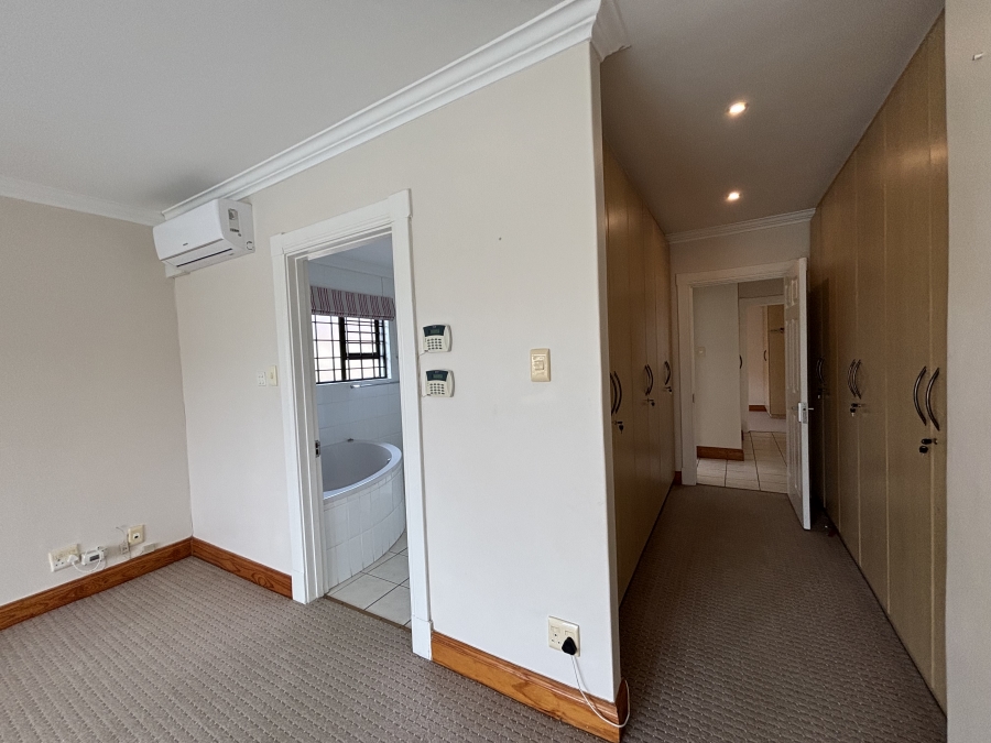 To Let 4 Bedroom Property for Rent in Summerstrand Eastern Cape